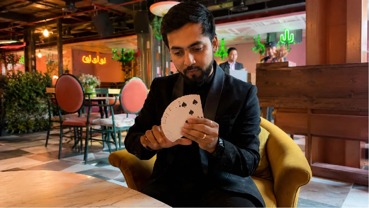 Close Up Magician performance